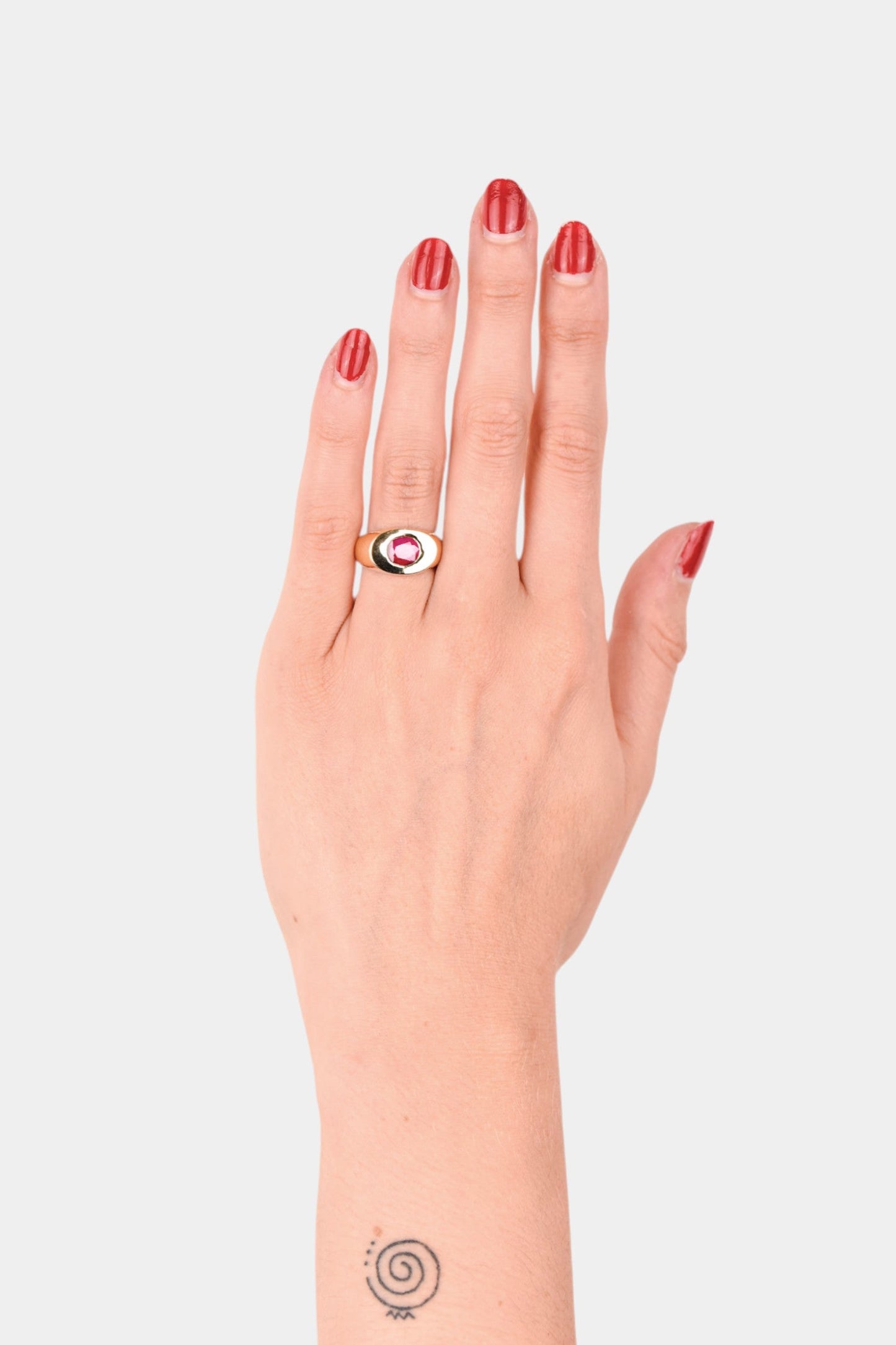 Rye Ring wearing on hand
solid 9 karat yellow gold with all natural stones: oval cut ruby.