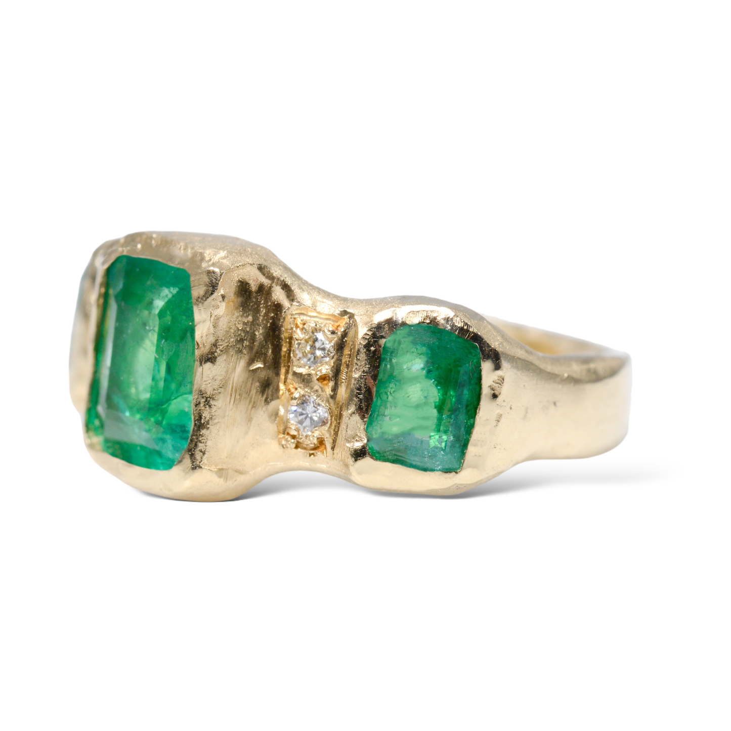Pulsing Emerald Ring